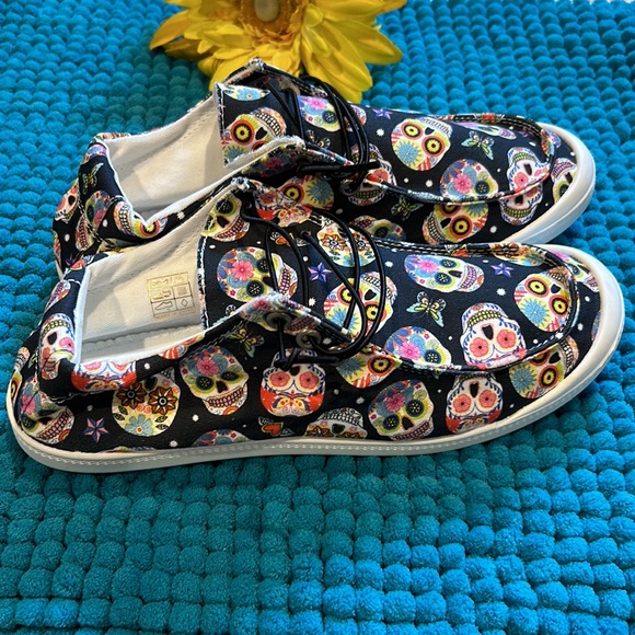 NWOT Sugar skull canvas shoes - Picture 3 of 9